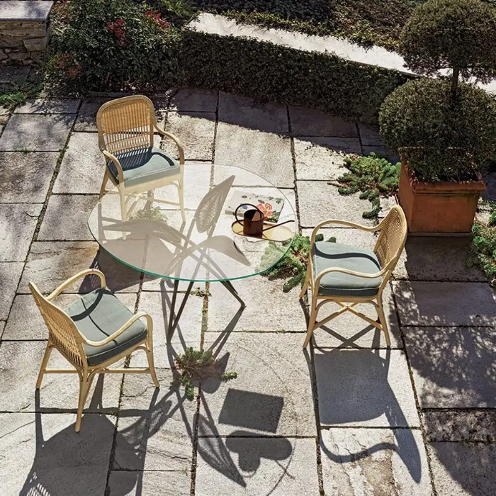 Petalo Dining Table Out 1