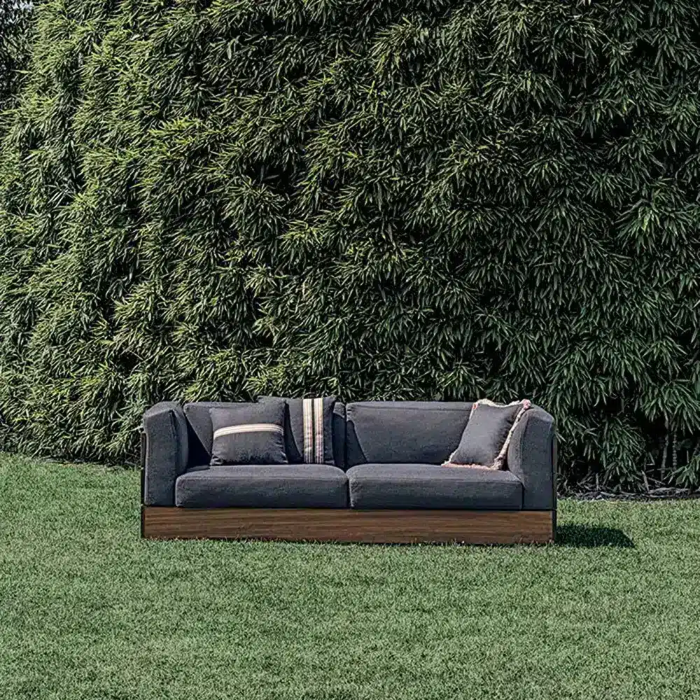 Stave Sofa Out