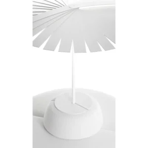 Ensombra Folding parasol, poufs and D50 side table 5
