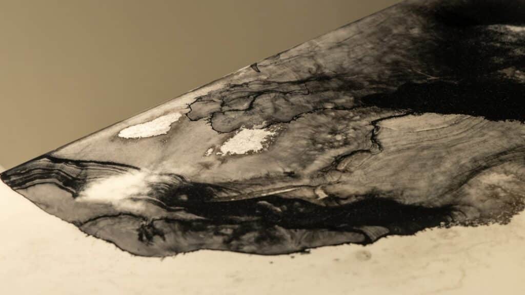 Rea Console by Rugiano