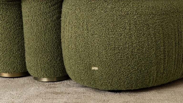 Abbraccio Armchair by Rugiano