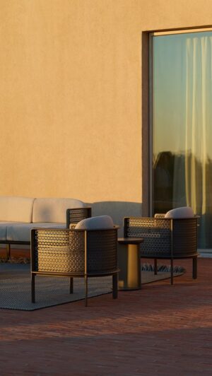 Arco Club Armchair by Gandia Blasco
