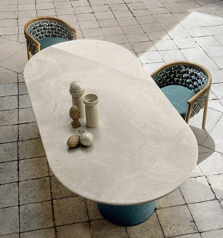 Patio Oval Dining Table by Ethimo