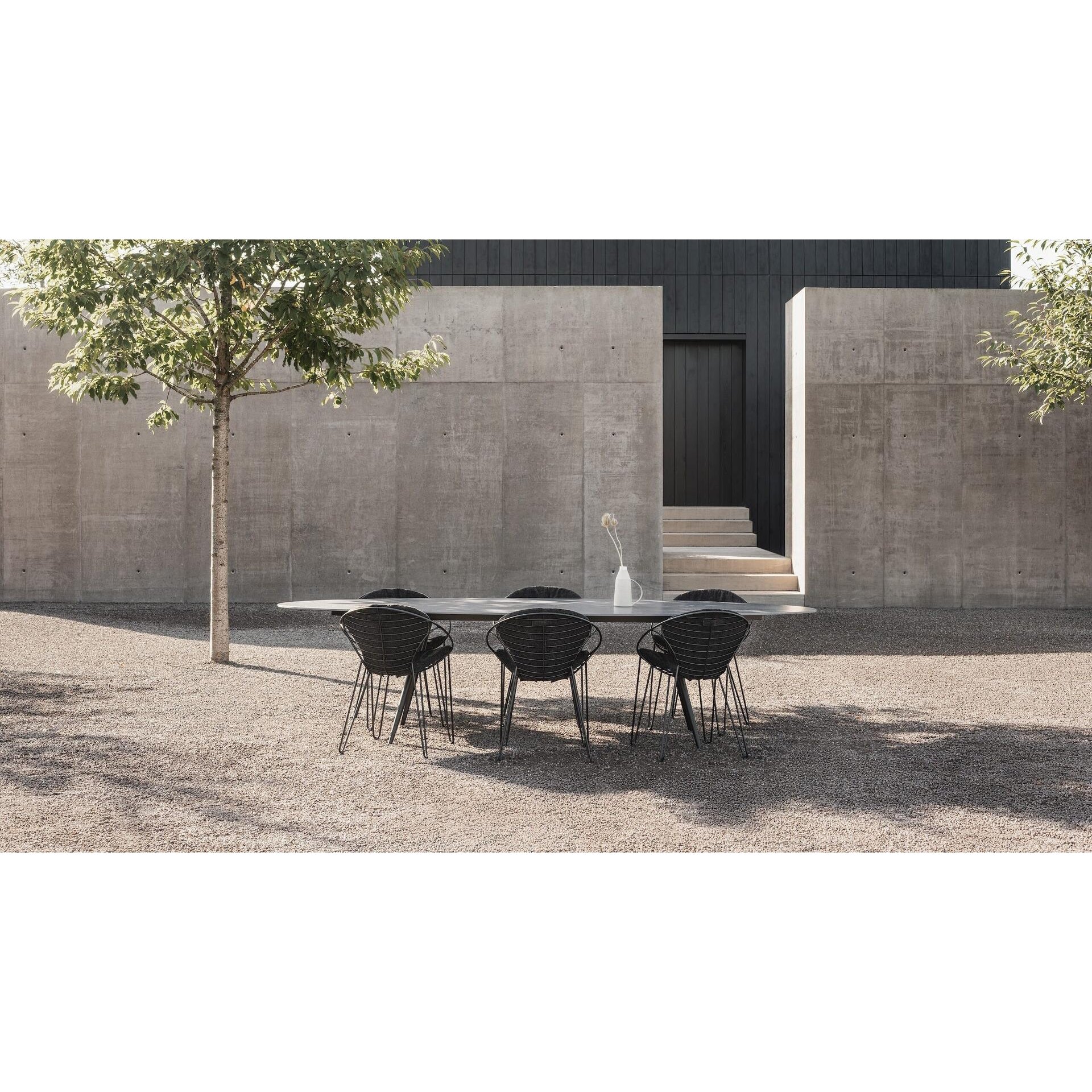 tuuci-26.-Marguerite-elyps-black-iron-�-Wire-smooth-sooty-2_3c1657810feb51330bbfc5a9ae7e2f09-square.jpg Marguerite Elyps Dining Table - Image 1