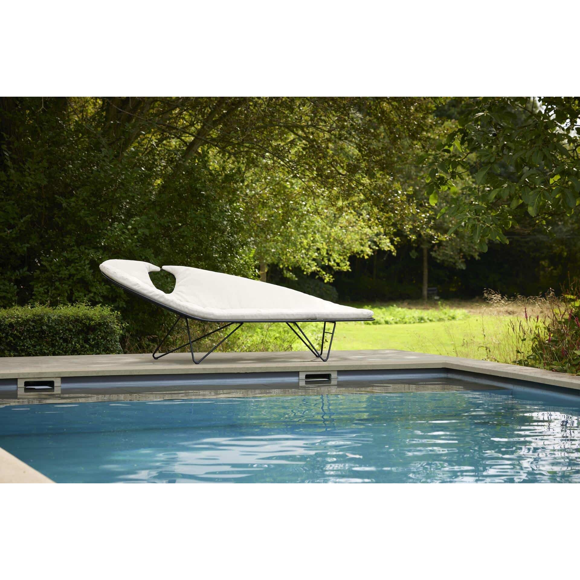 tuuci-Wire-Lounger-Nautic-Linen-Sahara-2-kopie_3c1657810feb51330bbfc5a9ae7e2f09-square.jpg Wire Lounger - Image 1