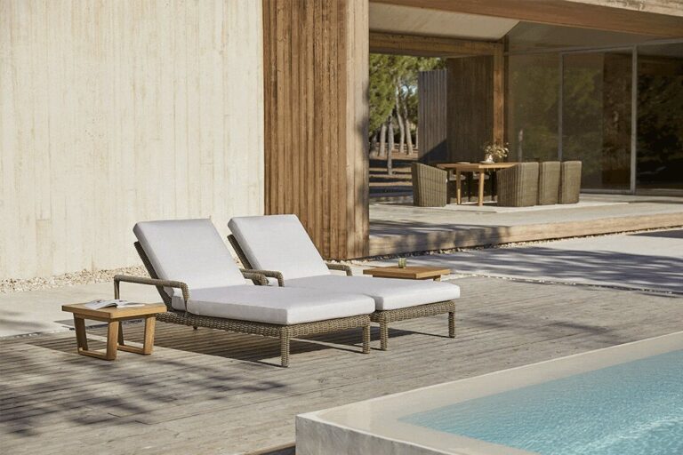 Heritage Chaise Lounge with Arms
