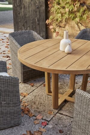 Heritage Round Dining Table