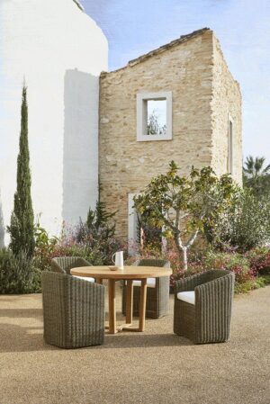 Heritage Round Dining Table