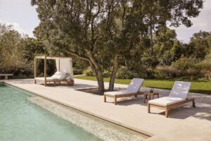 Kahn Chaise Lounge