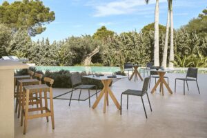 Kubik Dining Table