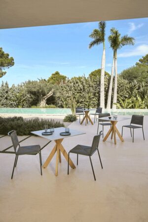Kubik Dining Table