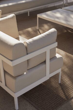 Legacy Essence Lounge Chair
