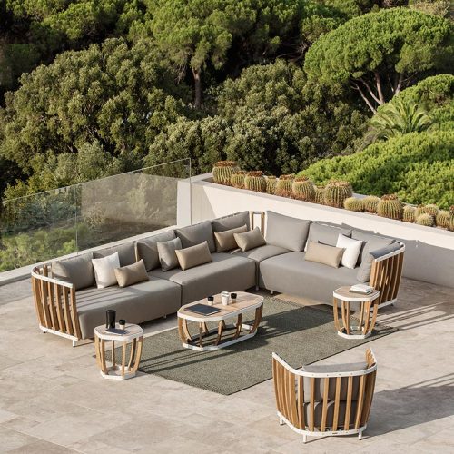 How to Choose the Right Outdoor Sofa for Your Lifestyle